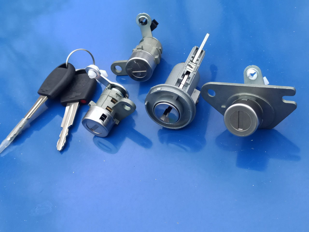 Комплект личинок замків у зборі Авео T200-Т255 хетчбек Польща 96585577