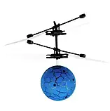 Іграшка літаюча куля зі світлом Flying Ball блакитний, Кулька-вертоліт, що літає від руки, Інтерактивна іграшка, фото 6