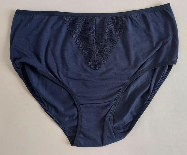 фотографія жіночі труси високої посадки з гіпюром