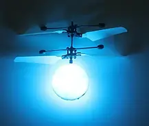 Іграшка літаюча куля зі світлом Flying Ball блакитний, Кулька-вертоліт, що літає від руки, Інтерактивна іграшка, фото 4