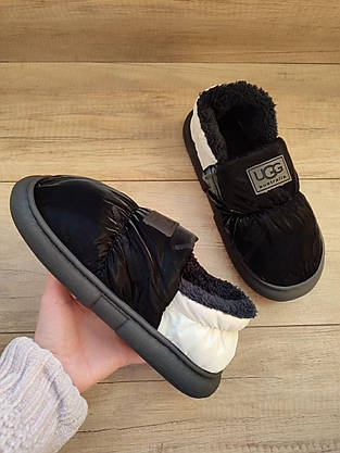 Уггі дутики UGG короткі тапочки двокольорові ЧОРНІ з білим на чорній гнучкій високій підошві, фото 3