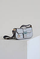 Жеснкая сумка Christian Dior на плече дополнит твой образ тренд сезона диор