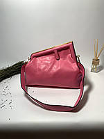 Качественная молодежная сумка клатч Fendi дополнит твой образ ремешок для плеча фенди аксессуар /