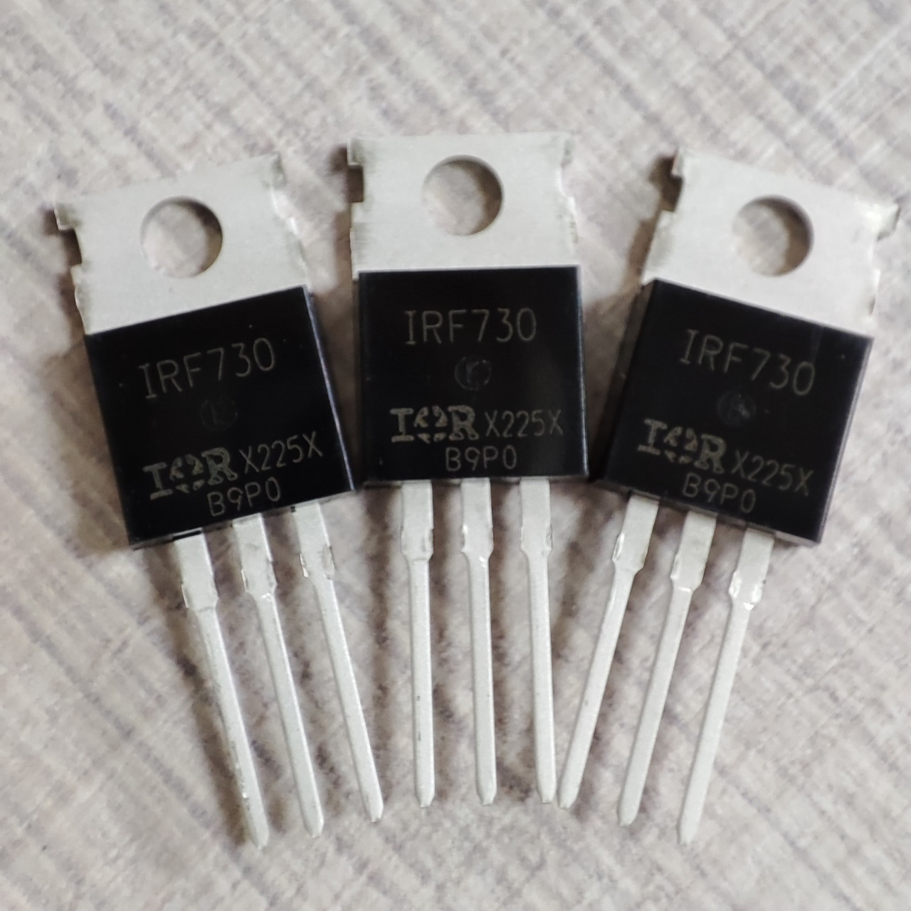 Транзистор IRF730 IR MOSFET N-Канал 400В 0,75 Ом 5,5А TO-220-3