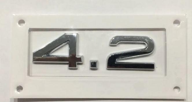 Шильдик емблема напис на багажник AUDI 4.2 колір хром