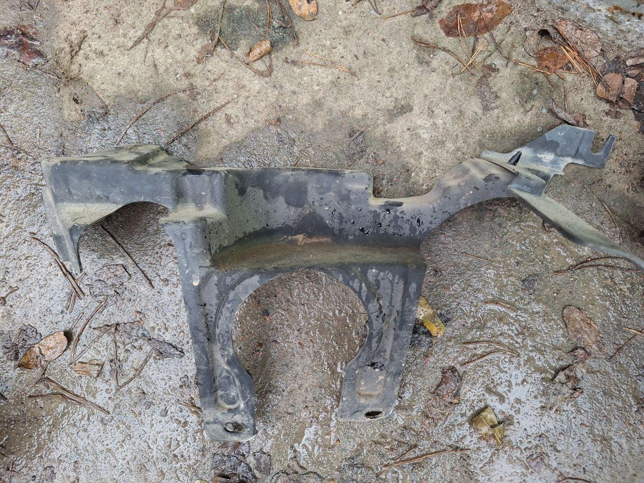 Кронштейн під крилом правий нижній Ford Explorer 6 2020 б/у оригінал LB6B-S16A579-AE, фото 1