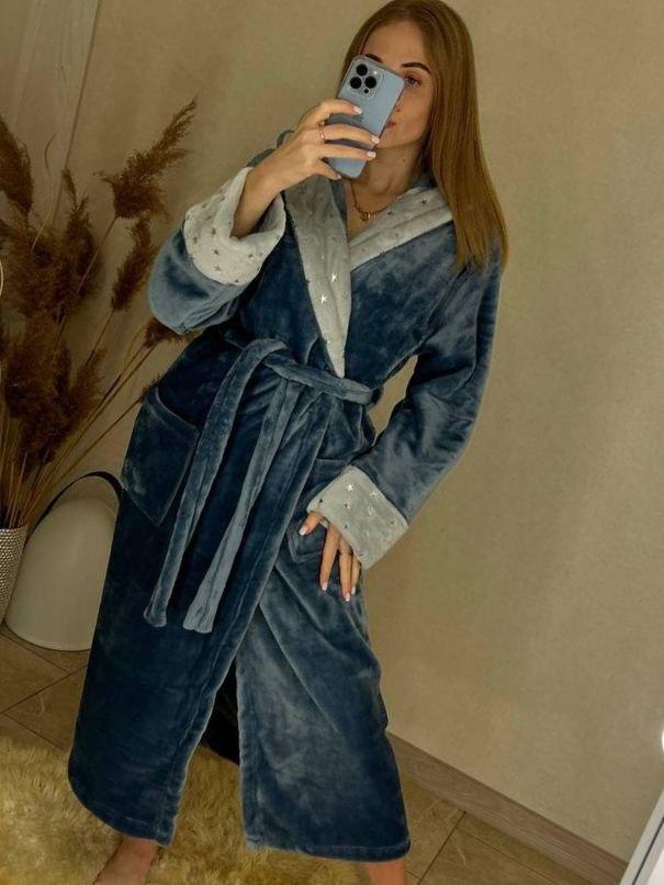 Жіночий довгий махровий халат сірого кольору з капюшоном і зірками, фото 1