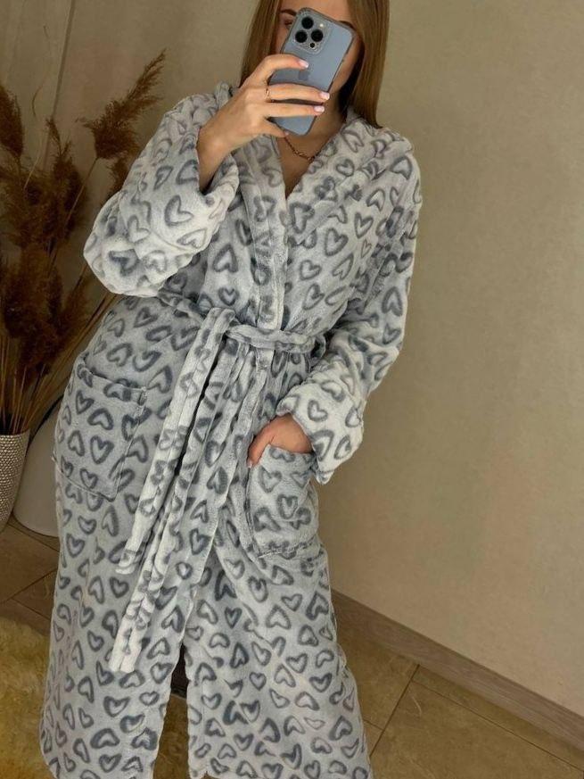 Теплий жіночий довгий плюшевий халат із капюшоном і поясом сердечка, фото 1