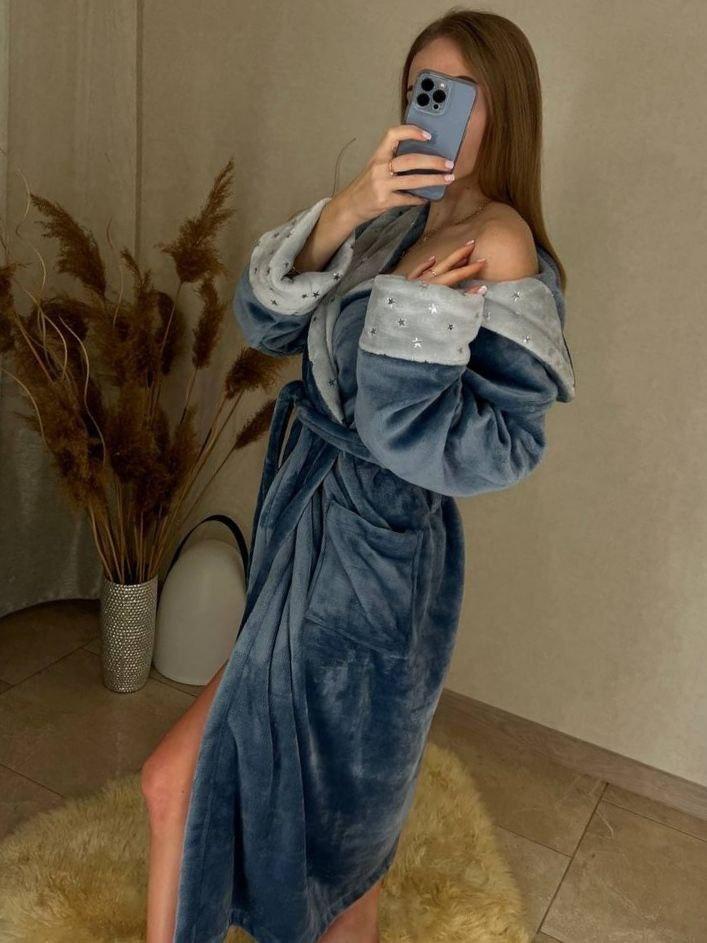 Жіночий довгий махровий халат сірого кольору з капюшоном і зірками