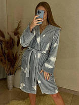 Жіночий теплий довгий плюшевий халат сірий з пір'ям, фото 5