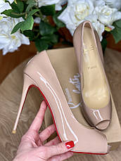 Жіночі бежеві лакові туфлі на танкетці Louboutin New Very Prive 12 см лабутини лабутен із відкритим пальцем, фото 4