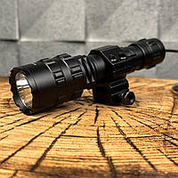 Подствольный фонарь с выносной кнопкой на планку пикатинни вивера