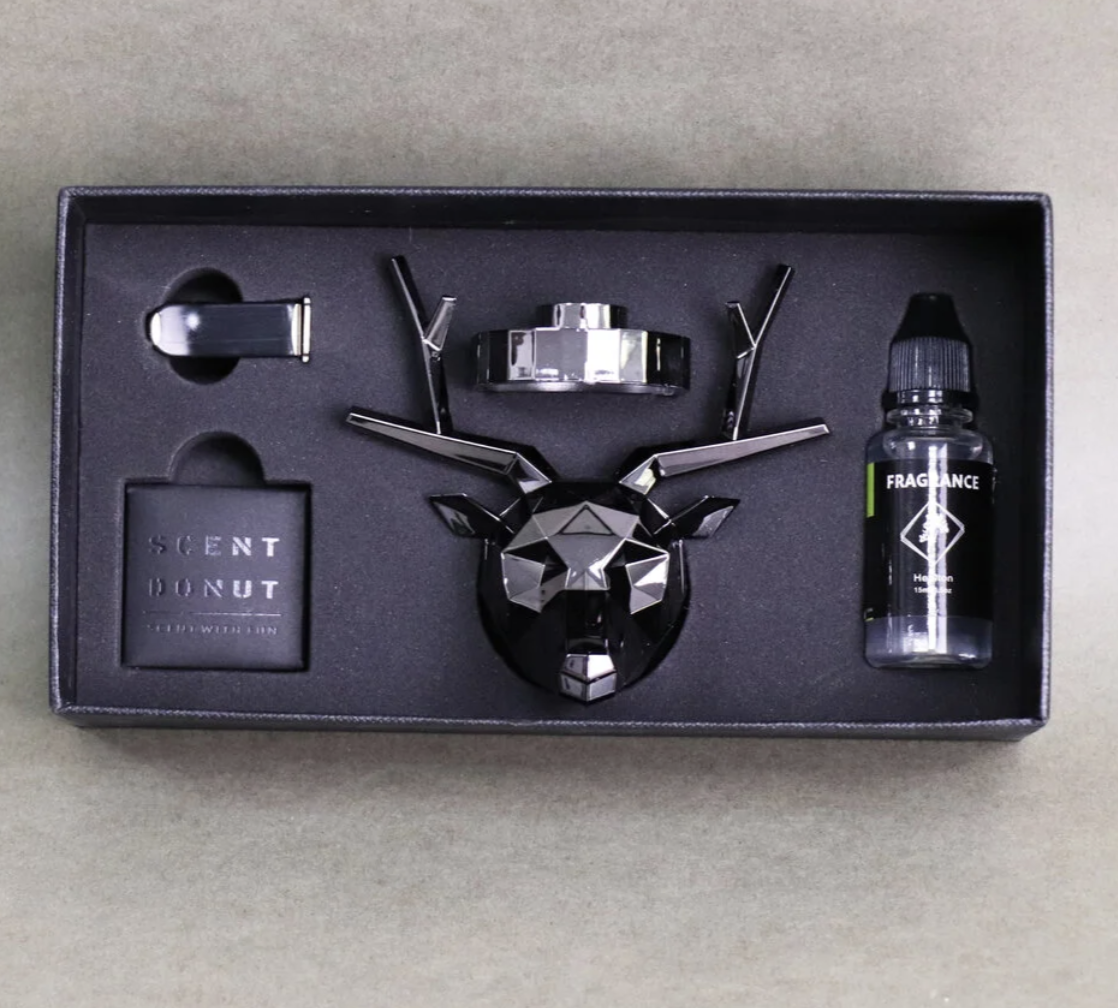 Автомобільний ароматизатор на решітку Deer чорний. Ароматизатор у машину (Подарункова упаковка), фото 1