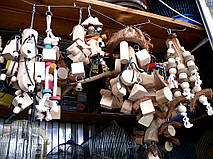 НАШІ РОБОТИ. Іграшки для папуги дерево, лоза, люф. 3