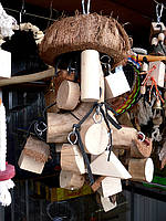 НАШІ РОБОТИ. Іграшки для папуги дерево, лоза, люф. 11