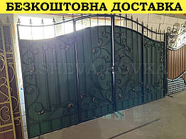 Ворота з зеленим матовим профнастилом та ковкою в НАЯВНОСТІ
