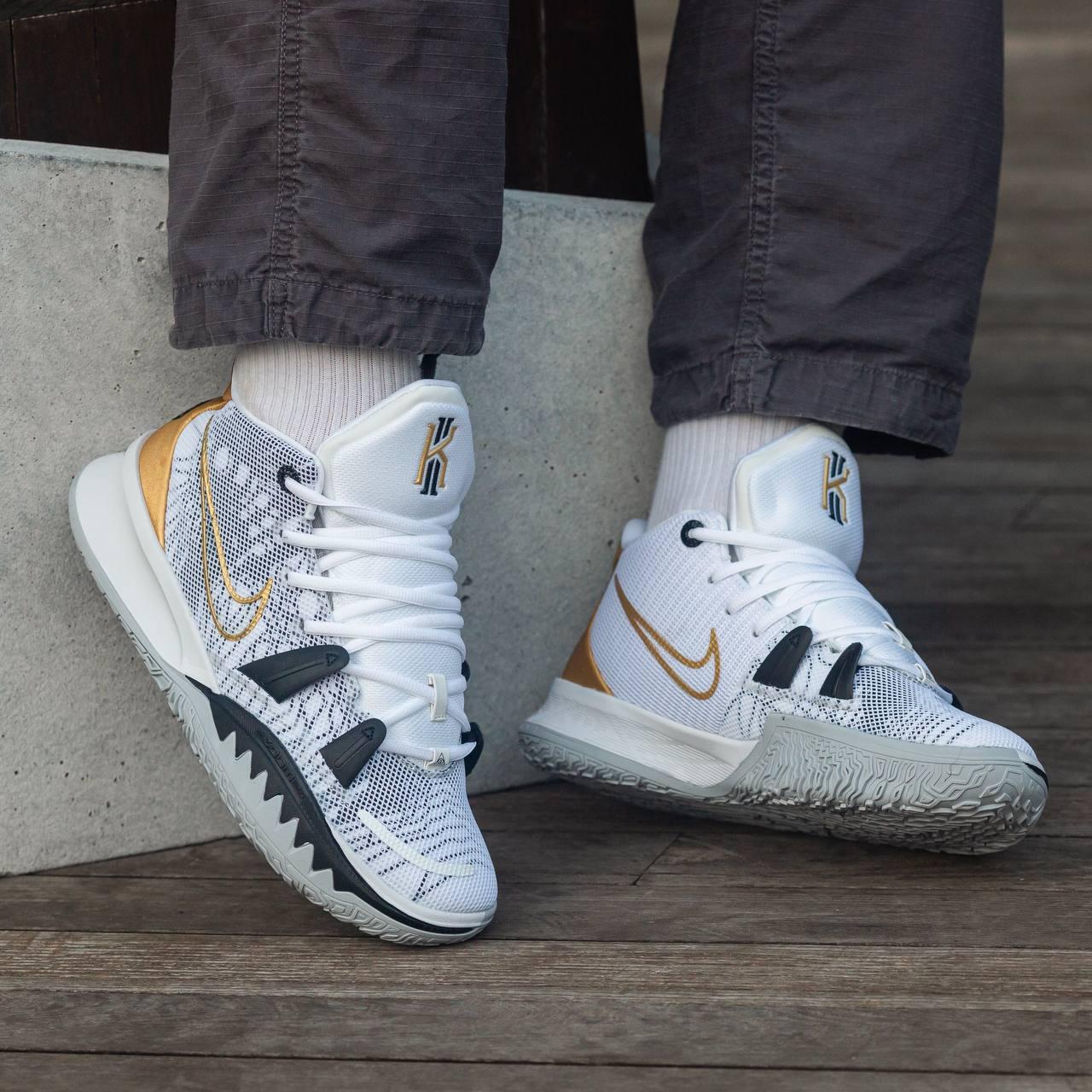 Кросівки чоловічі білі Nike Kyrie 7 (09451)