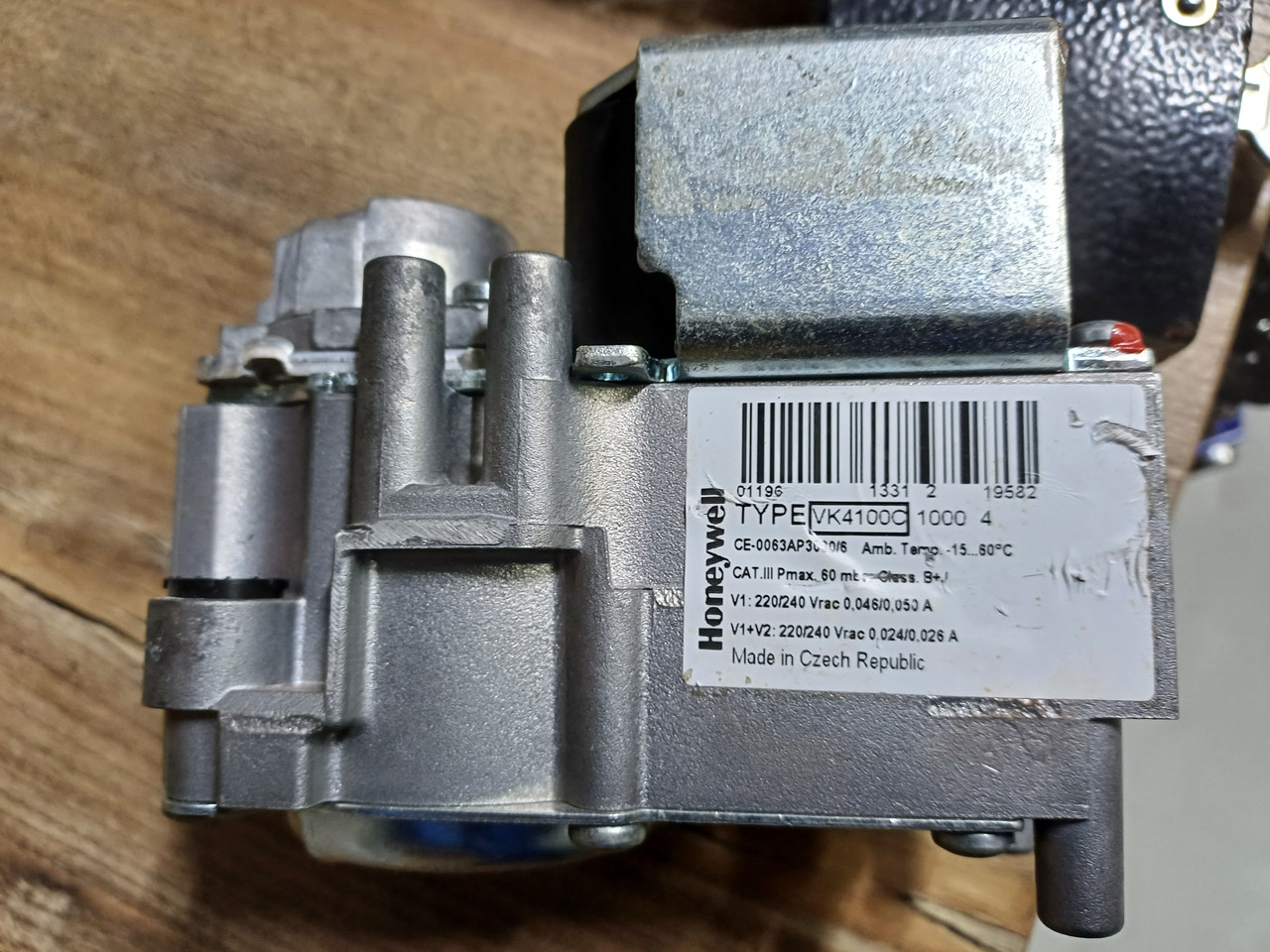 Газовий клапан Honeywell VK4100C 1000 VK4100C1000
