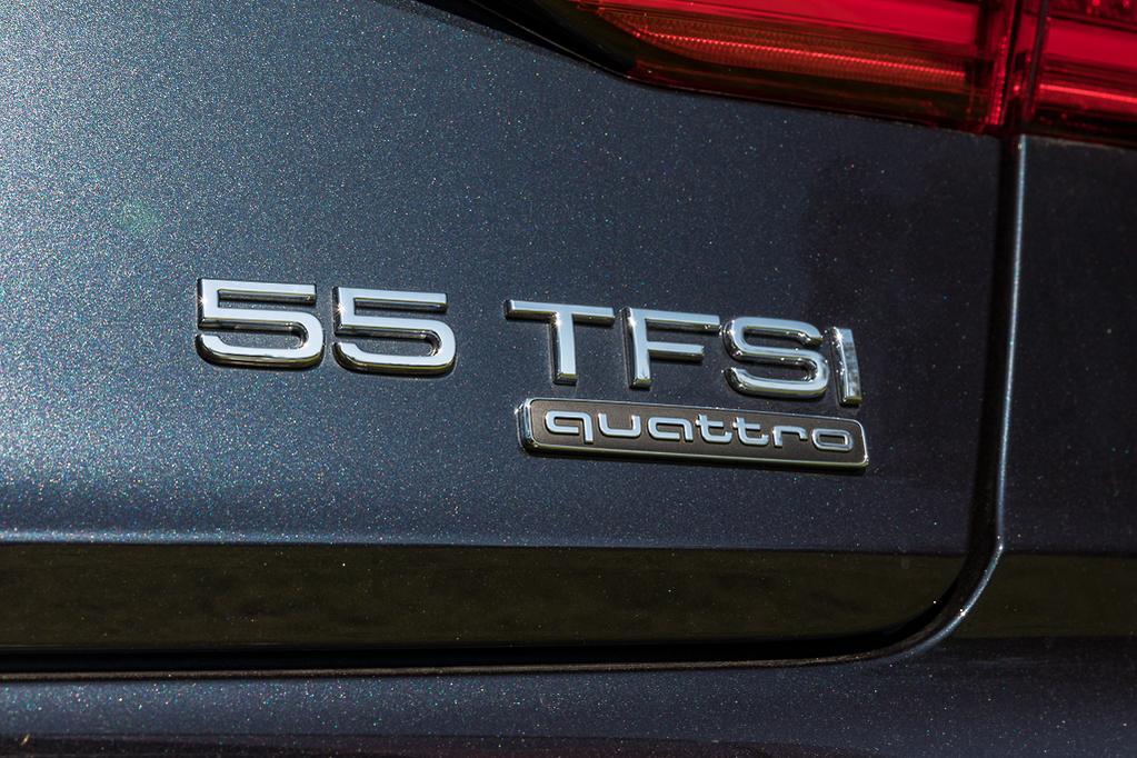 Шильдик емблема напис на багажник AUDI 55 TFSI колір хром, фото 1