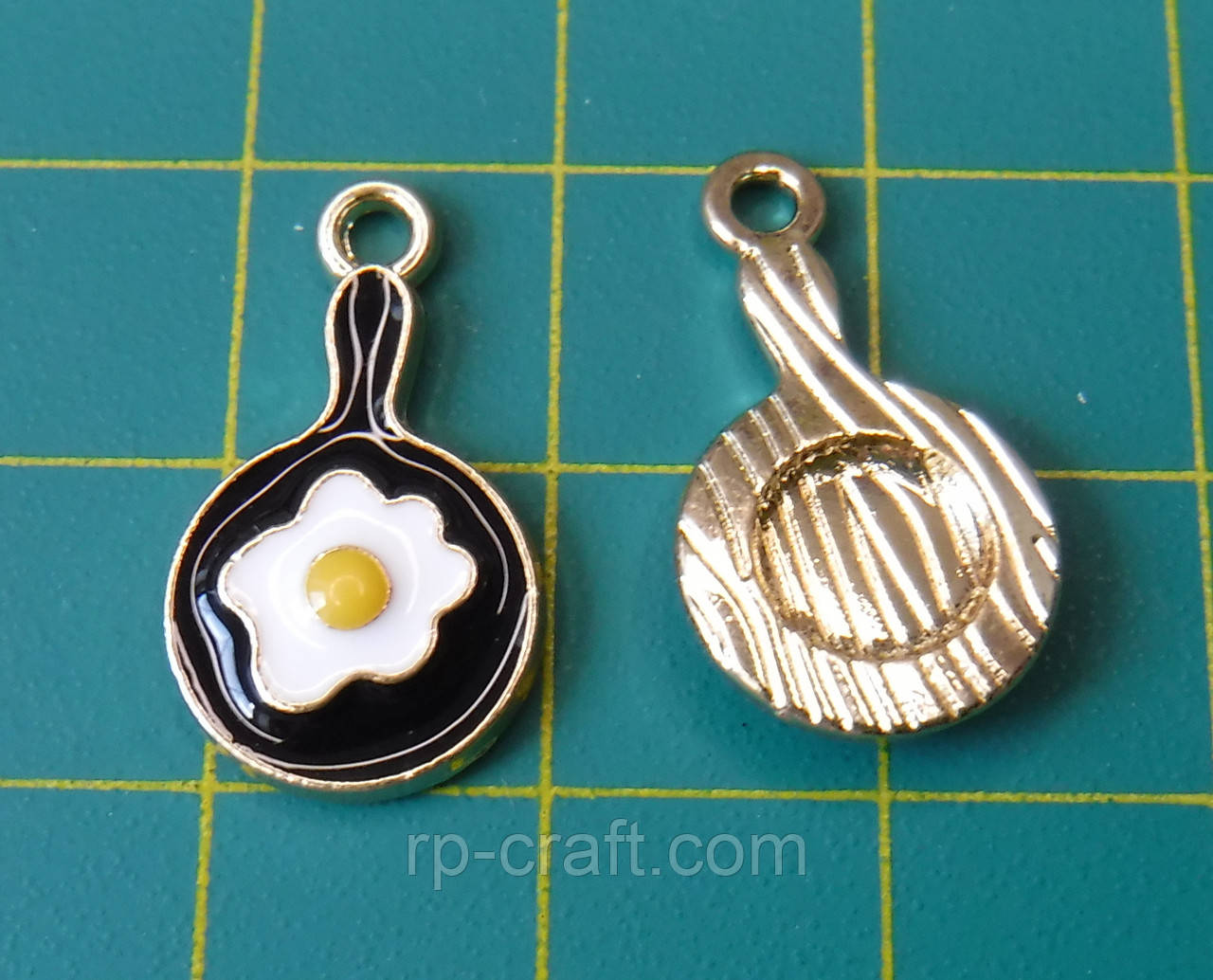 Підвіска металева Сковорідка із яйцем, 12х20 мм, фото 1