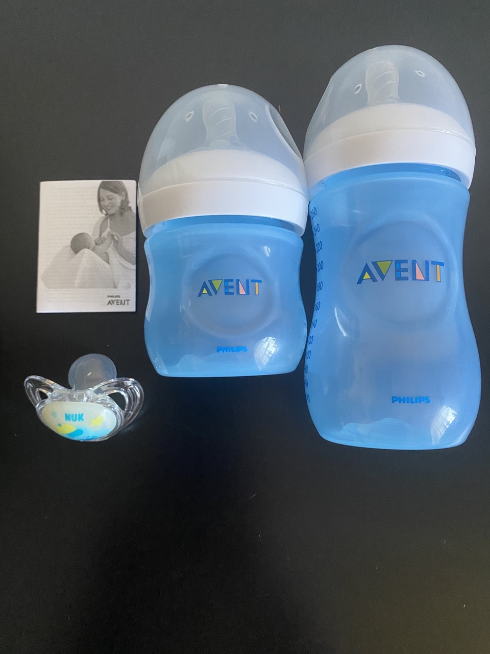 Набір пляшечок Philips Avent Natural: 125 мл (соска 0) і 260 мл (соска 1+) + пипка в ковпачку.