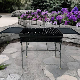 Стаціонарний мангал зі знімними ніжками та двома бічними столиками для відпочинку на природі