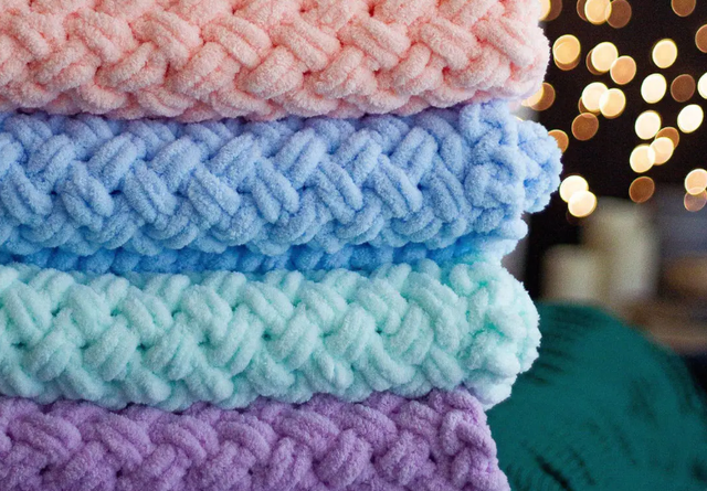 Плед из пуфі гарний візерунок