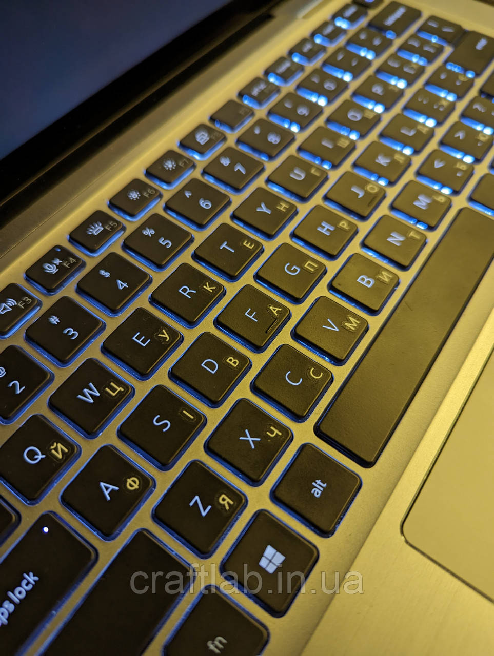 Наклейки на клавіатуру прозорі, білий текст, вирізані по контуру - фото 1 - id-p2048868397