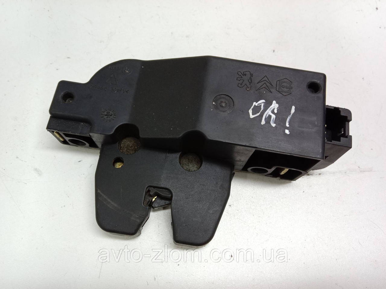 Замок кришки багажника Peugeot 307206. Citroen C4, C3. 9652301980., фото 1