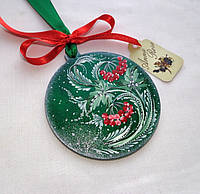Новогодний зелёный шар ручной работы с петриковской росписью "Красная калина"