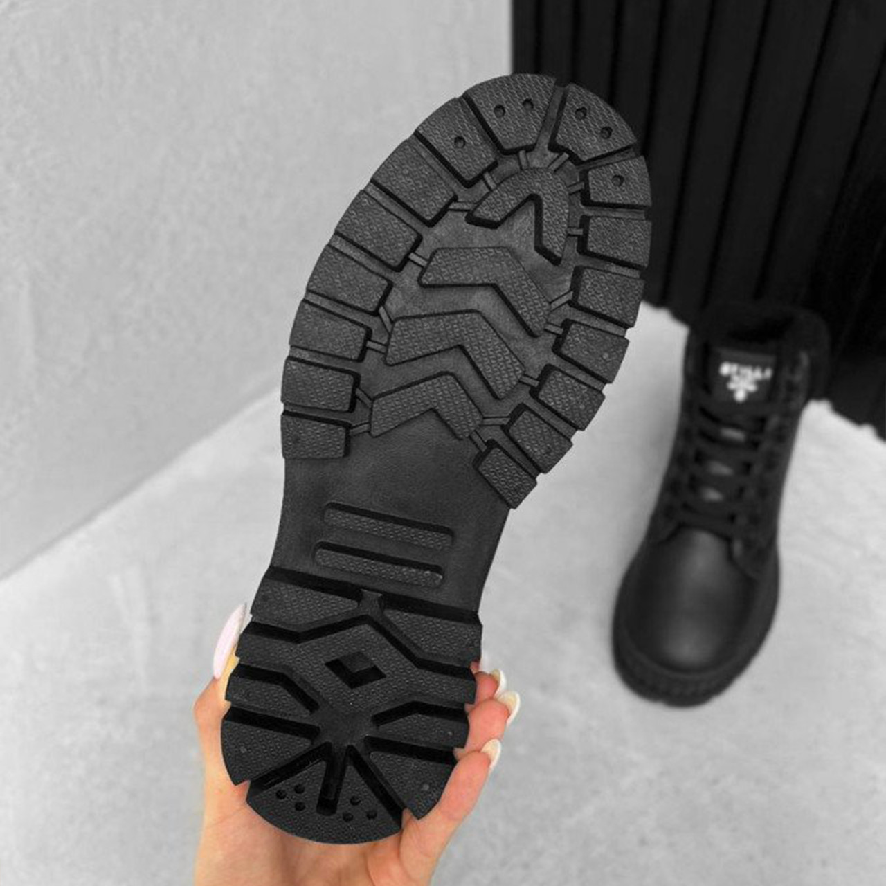 Зимние женские ботинки на меху/ Кожаные черные ботинки для девушек/ Теплые повседневные ботинки на шнурках 39 - фото 3 - id-p2025858793