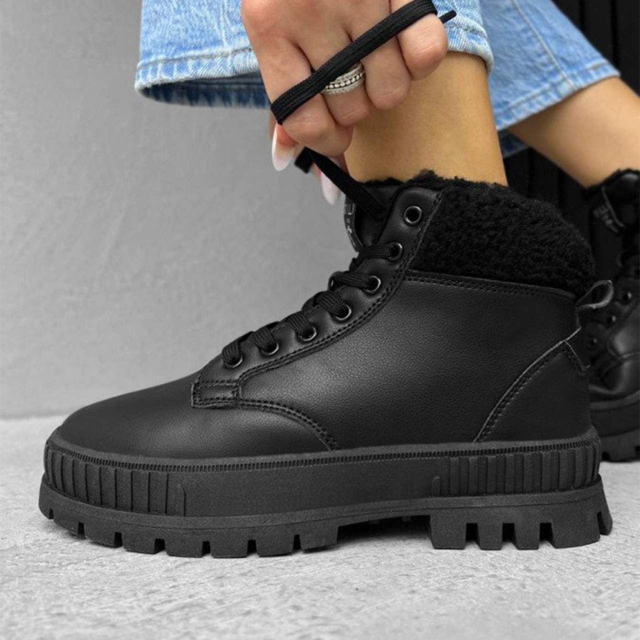 Зимние женские ботинки на меху/ Кожаные черные ботинки для девушек/ Теплые повседневные ботинки на шнурках 39 - фото 5 - id-p2025858793