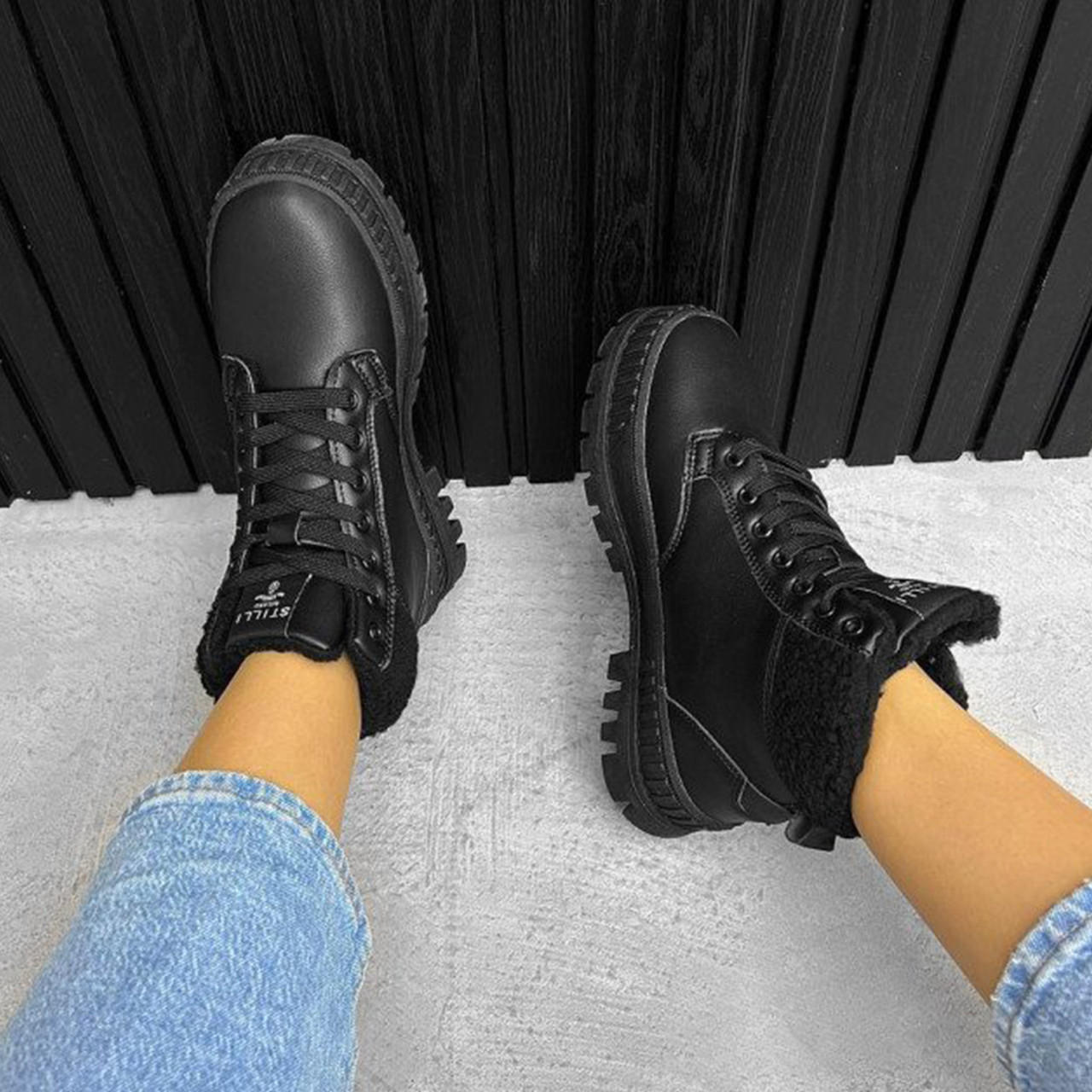 Зимние женские ботинки на меху/ Кожаные черные ботинки для девушек/ Теплые повседневные ботинки на шнурках 39 - фото 6 - id-p2025858793