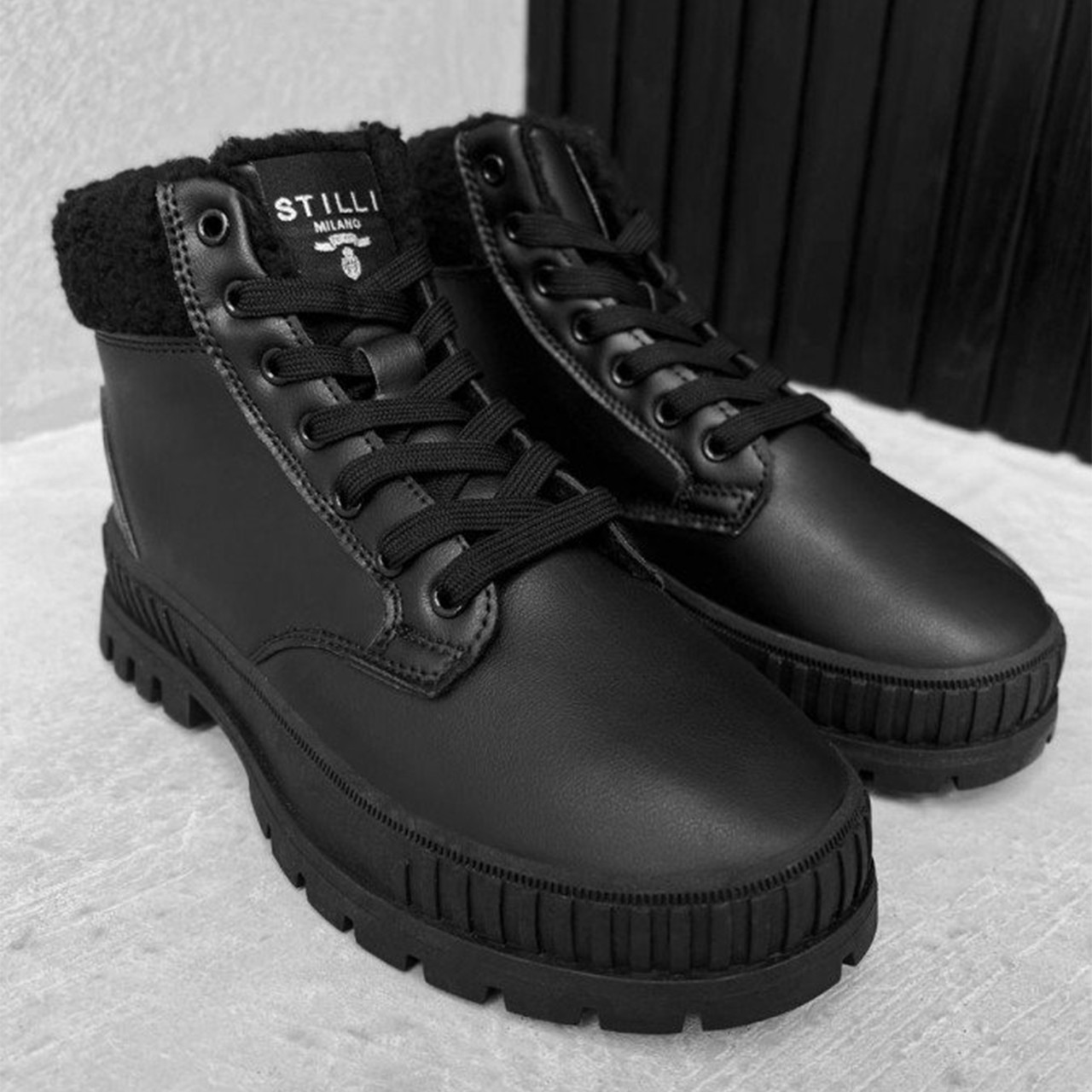 Зимние женские ботинки на меху/ Кожаные черные ботинки для девушек/ Теплые повседневные ботинки на шнурках 39 - фото 1 - id-p2025858793