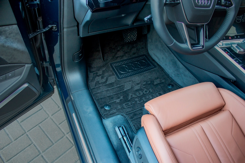 Автокилимки ворсові в салон AUDI E-tron 2019, комплект текстильних килимків для автомобіля