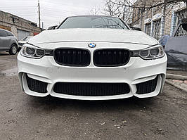 Передній бампер M3 стиль BMW 3 Series F30 F31 2012-2018 (під омивачі / з отворами під парктроніки)