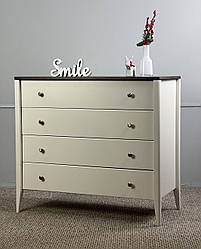 Кремовий комод "Хюгге" з натурального дерева в скандинавському стилі