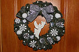 Красивий дизайнерський новорічний вінок 40 см із шишками на двері., фото 3