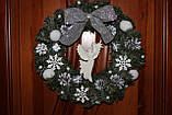 Красивий дизайнерський новорічний вінок 40 см із шишками на двері., фото 5