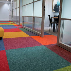 Укладання монтаж килимової плитки