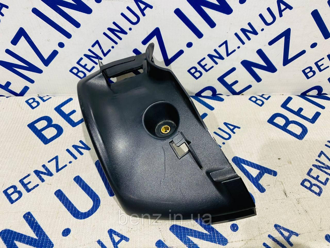 Накладка ременя безпеки позаду зліва Mercedes S204 A2046931933