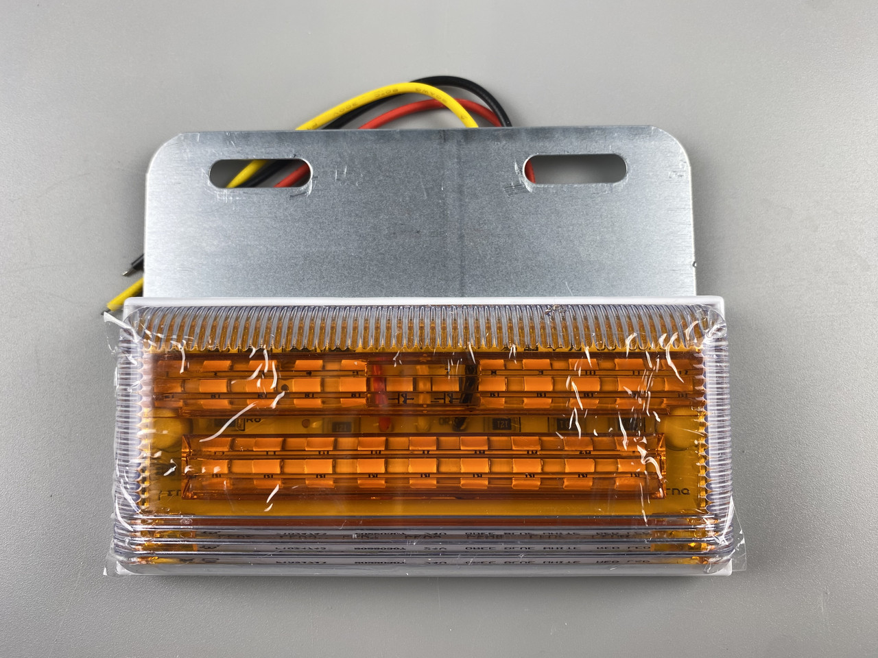 Ліхтар габаритний світлодіодний LED задній бічний 24V жовтогарячий світло габаритки на авто універсальні