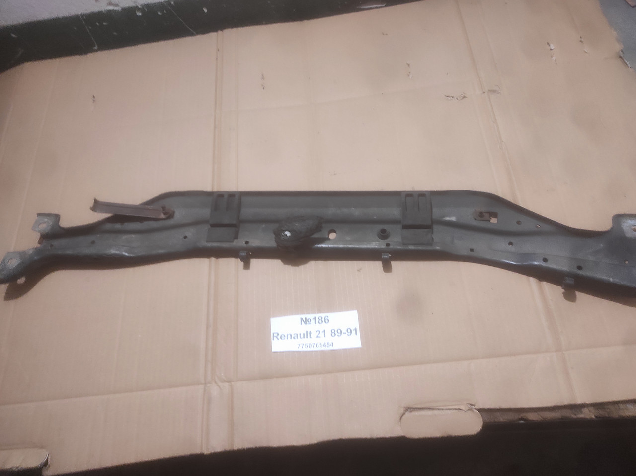 №186 Передня панель (окуляр) 7750761454 для Renault 21 89-91, фото 1