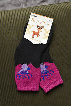 Шкарпетки дитячі махрові для дівчинки чорного кольору 167872M
