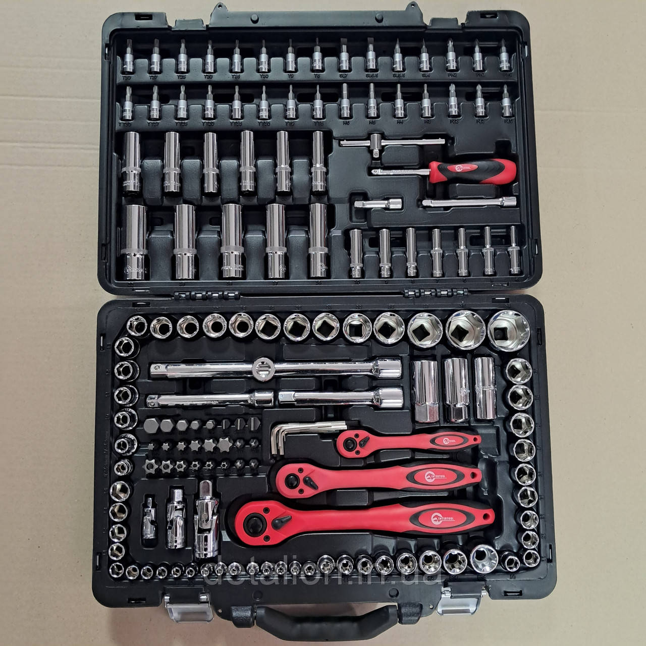 Професійний набір інструментів 1/4" & 3/8" & 1/2" 151 од., Cr-V INTERTOOL ET-7151