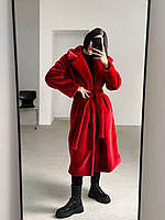 Женская шуба с эко мутона зимняя гладкой текстуры в универсальном размере красный