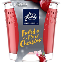 Ароматическая свеча Glade Small Candle Frosted Floral Cherries 129g