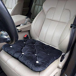 Чорна подушка на сидіння автомобіля з оздобленням стразами