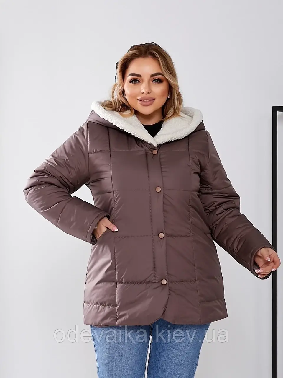 Жіноча зимова куртка з теплим капюшоном 46-58 розміру