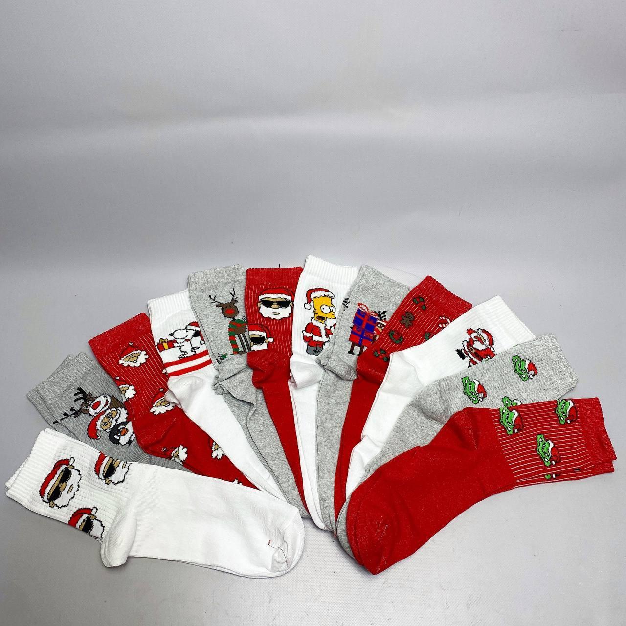 Новогодний подарочный бокс носков девушке на 12 пар 36-41 р с прикольным рисунком оригинальные и разноцветные - фото 3 - id-p2027386431